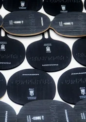 PARAGON - 希少な卓球クラフトマンシップの最高峰 非凡なものを所有する。ハンドクラフトの最高傑作の数々をご覧あれ。エリート愛好家のための、限定生産の高級卓球ブレードと比類なき性能。.